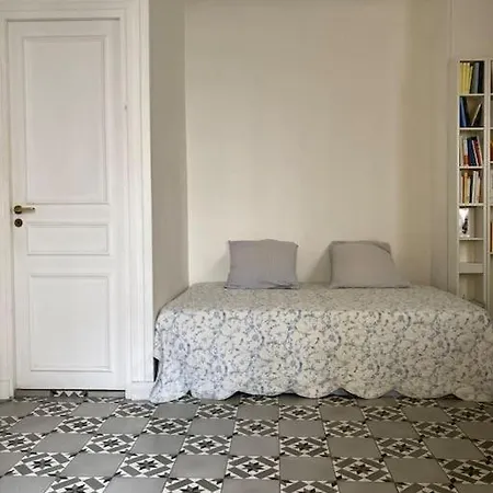 Elegant Flat In The Historic Center Of Paris